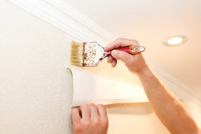 Pose de papier peint à Escala — revêtements muraux et toiles de verre